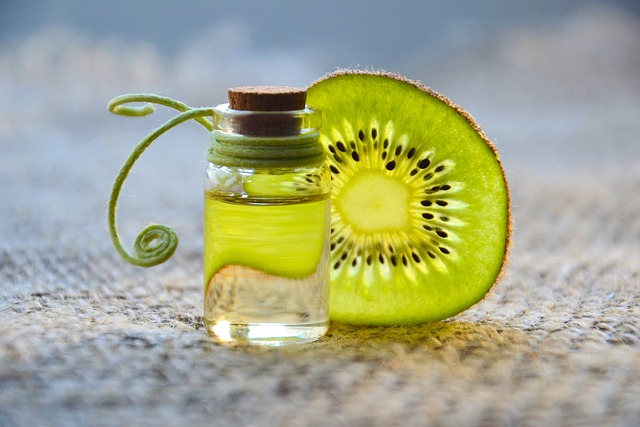 Familles de parfums au kiwi avec ça bouteille.